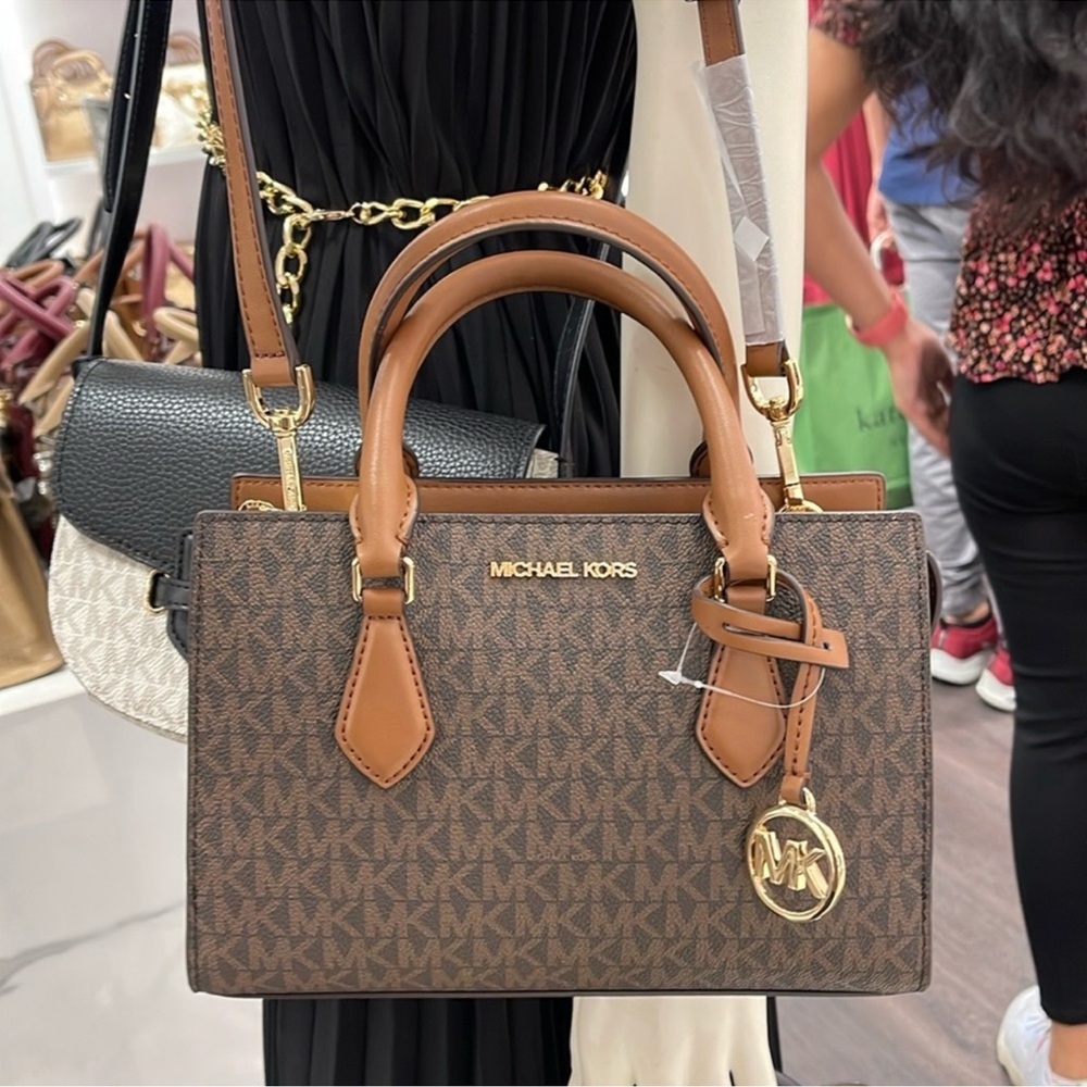 Michael Kors Small Sheila Satchel Crossbody
Bag Brown
NWT - Picture 16 of 16